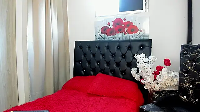 Kitty f00x online show from August 3, 1:16 pm