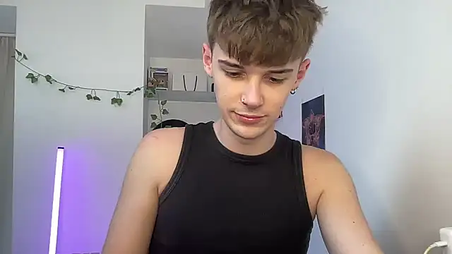 Snapshot of YourMilkyGuy chatting on July 7, 12:42 pm YourMilkyGuy online show from July 7, 12:42 pm