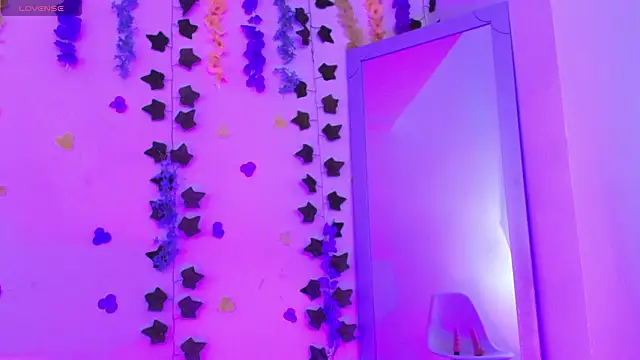 Ariana Castillo   online show from February 25, 1:21 pm