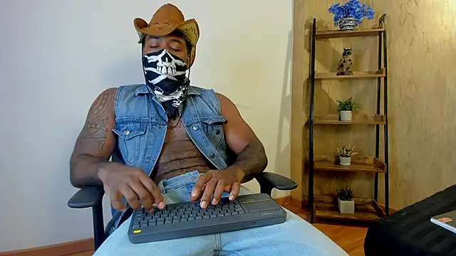 LuccianoDaytona online show from March 13, 8:37 pm