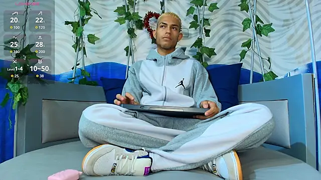 ItsZairen online show from February 21, 3:40 am