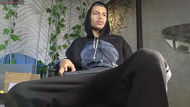 ItsZairen online show from June 12, 3:27 am