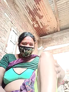 Snapshot of Kirti_sacsena chatting on April 3, 1:47 am Kirti sacsena online show from April 3, 1:47 am