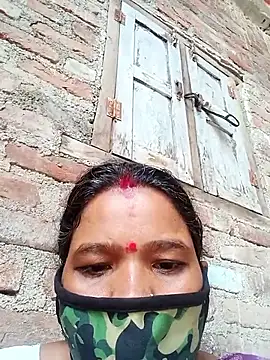 Snapshot of Kirti_sacsena chatting on April 8, 9:09 am Kirti sacsena online show from April 8, 9:09 am