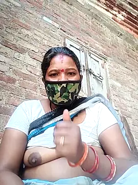 Snapshot of Kirti_sacsena chatting on April 13, 8:42 am Kirti sacsena online show from April 13, 8:42 am
