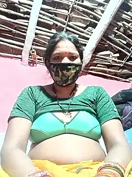Snapshot of Kirti_sacsena chatting on April 14, 11:33 pm Kirti sacsena online show from April 14, 11:33 pm