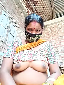 Snapshot of Kirti_sacsena chatting on April 27, 10:35 am Kirti sacsena online show from April 27, 10:35 am
