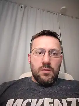 Snapshot of defaktor chatting on April 2, 7:44 pm defaktor online show from April 2, 7:44 pm