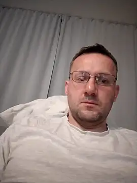 Snapshot of defaktor chatting on April 4, 7:22 pm defaktor online show from April 4, 7:22 pm