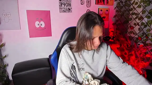 Juli W online show from March 12, 8:04 pm