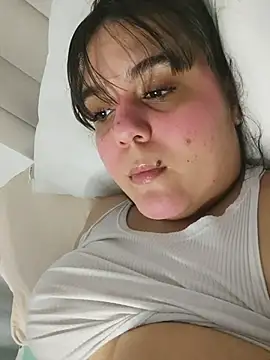 Snapshot of its_lauu_ chatting on July 24, 5:27 am its lauu online show from July 24, 5:27 am
