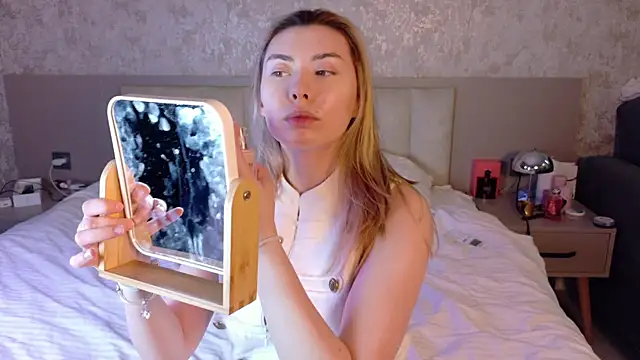 gwenonl1ne online show from July 30, 1:10 pm
