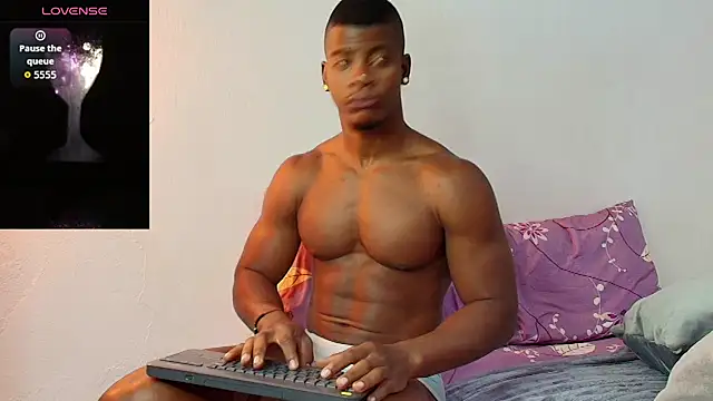 Snapshot of Lebron_black_ chatting on August 3, 12:21 pm Lebron black online show from August 3, 12:21 pm