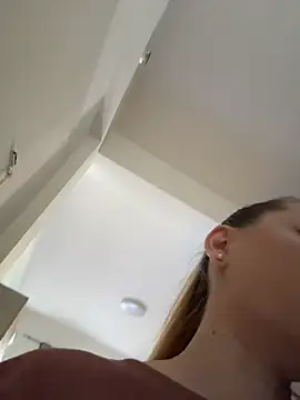 AlessiaandJay online show from May 12, 8:33 am