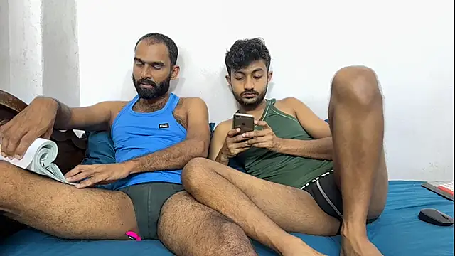 DesiDaddyandSon online show from July 28, 12:48 pm