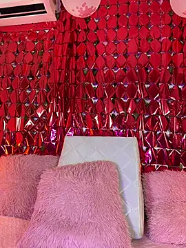 Woo isDaphne online show from February 12, 12:05 am