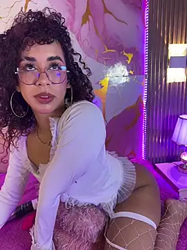 Woo isDaphne online show from March 2, 12:02 am