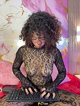 Woo isDaphne online show from May 2, 11:10 pm
