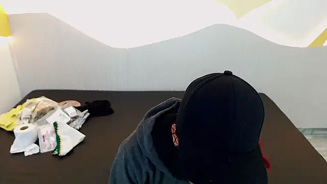 DaviidBuckx  online show from April 24, 8:33 pm