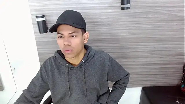 Snapshot of DaviidBuckx_ chatting on May 3, 9:43 pm DaviidBuckx online show from May 3, 9:43 pm