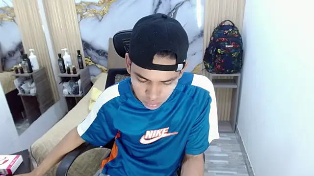 Snapshot of DaviidBuckx_ chatting on May 24, 2:49 am DaviidBuckx online show from May 24, 2:49 am