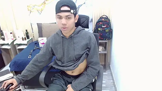Snapshot of DaviidBuckx_ chatting on June 4, 2:50 am DaviidBuckx online show from June 4, 2:50 am