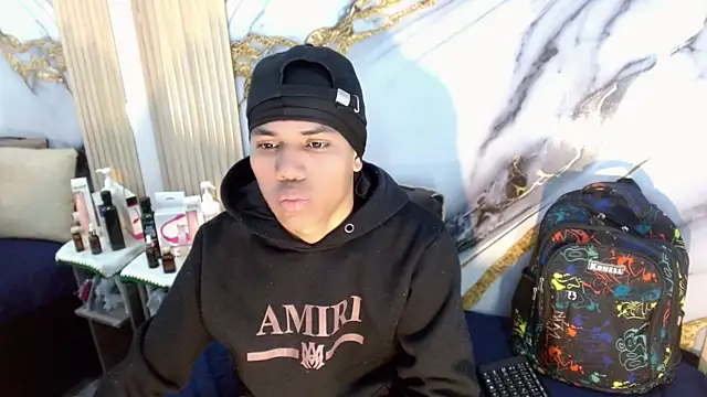 Snapshot of DaviidBuckx_ chatting on June 11, 2:22 am DaviidBuckx online show from June 11, 2:22 am