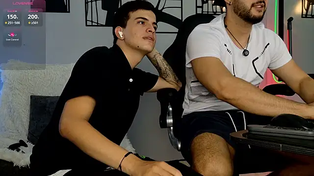 Snapshot of damian_buck chatting on March 2, 1:19 am damian buck online show from March 2, 1:19 am