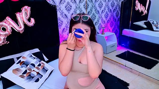 Mia Reize online show from February 19, 12:34 pm