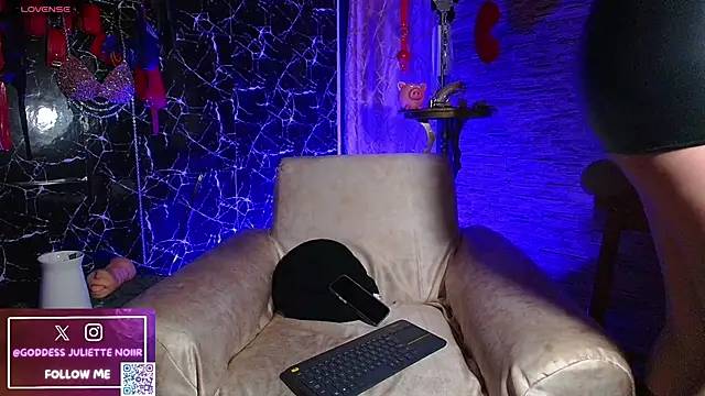 Snapshot of GoddessJulietteNoiir chatting on May 24, 11:04 am GoddessJulietteNoiir online show from May 24, 11:04 am