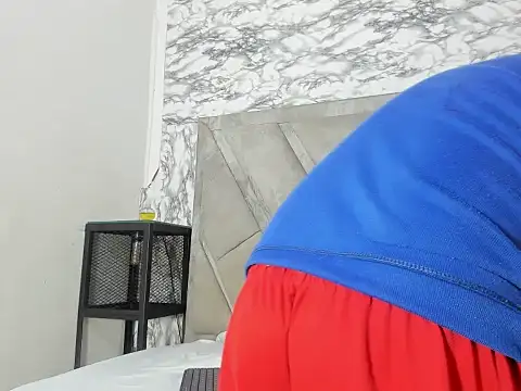 Snapshot of AdrianWalker chatting on February 11, 4:39 am AdrianWalker online show from February 11, 4:39 am