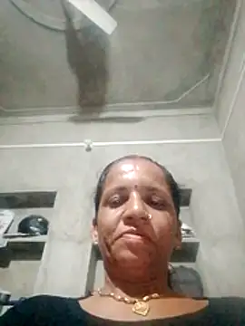 Snapshot of Anitarakkoli chatting on May 27, 10:18 pm Anitarakkoli online show from May 27, 10:18 pm