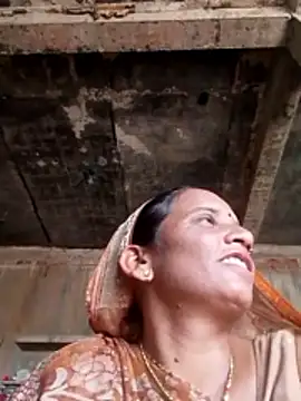 Snapshot of Anitarakkoli chatting on May 28, 10:34 am Anitarakkoli online show from May 28, 10:34 am