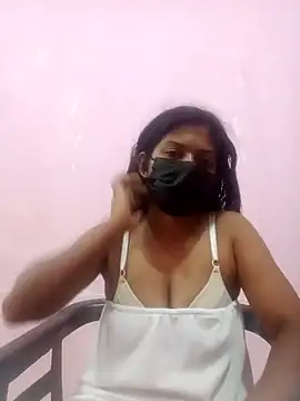 Malee S online show from May 6, 4:12 pm