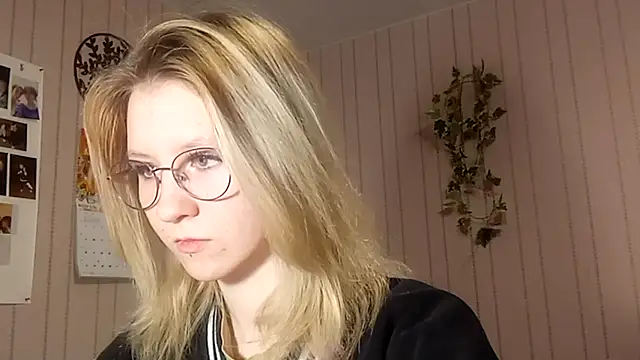 RunawayBr1de online show from February 24, 3:10 pm