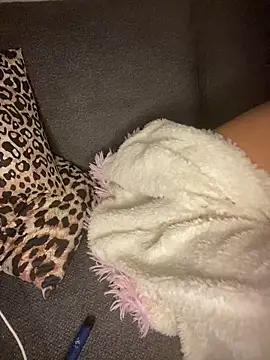 little dreamer  online show from March 15, 7:42 pm