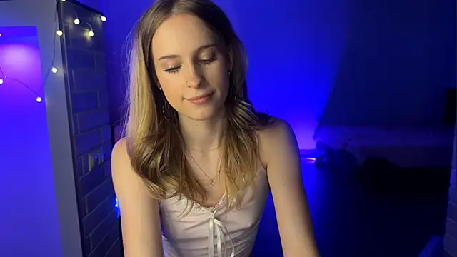 Snapshot of amily_sunray chatting on June 16, 7:05 pm amily sunray online show from June 16, 7:05 pm