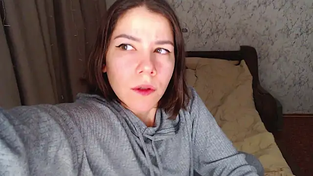 Snapshot of AdelMauds chatting on February 17, 6:14 pm AdelMauds online show from February 17, 6:14 pm