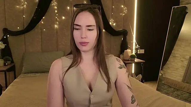 Arielle Vade online show from June 6, 5:23 am
