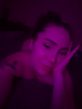 Arielle Vade online show from July 28, 9:25 pm