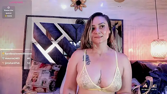 Snapshot of annie_vega17_ chatting on June 6, 12:05 am annie vega17 online show from June 6, 12:05 am