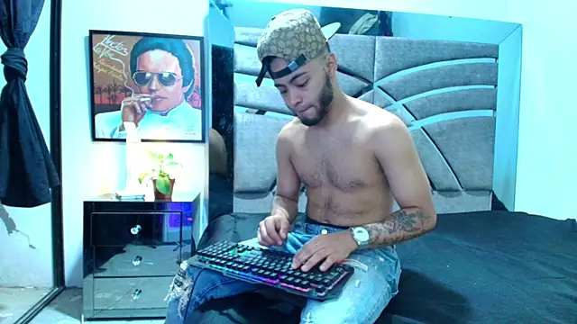 Xanderstone00 online show from May 28, 1:14 am