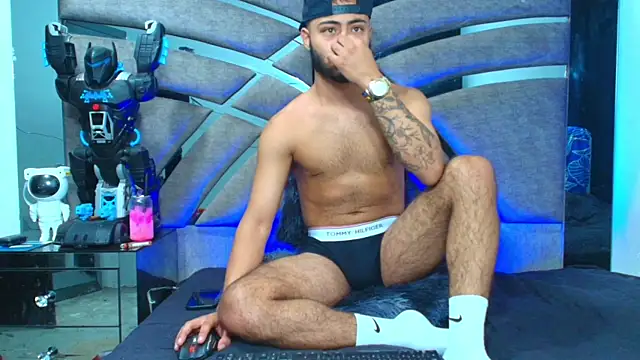 Xanderstone00 online show from June 26, 7:13 am