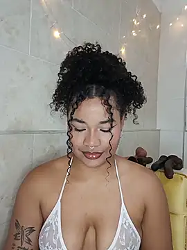 Snapshot of BrianaSweetxxx chatting on May 26, 3:35 am BrianaSweetxxx online show from May 26, 3:35 am