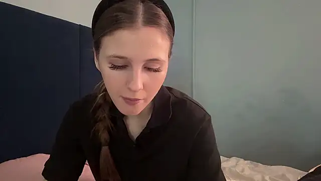 LinaWills online show from February 9, 9:35 am