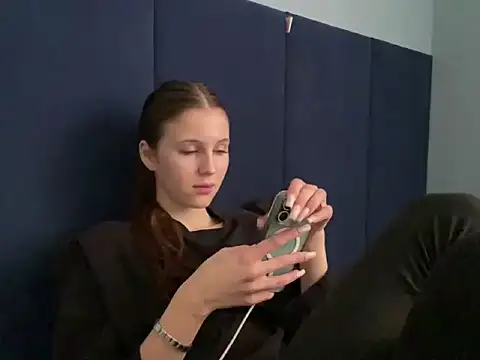 LinaWills online show from March 2, 12:56 pm