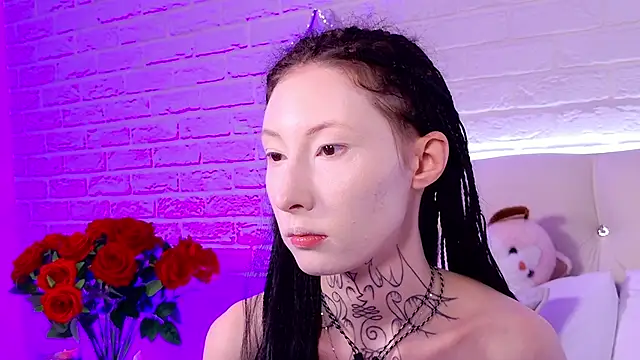 Snapshot of roxy_morrison_x chatting on June 29, 3:35 am roxy morrison x online show from June 29, 3:35 am
