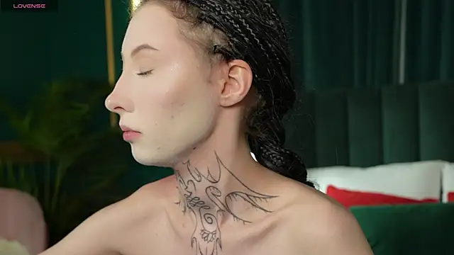 Snapshot of roxy_morrison_x chatting on July 5, 3:34 am roxy morrison x online show from July 5, 3:34 am