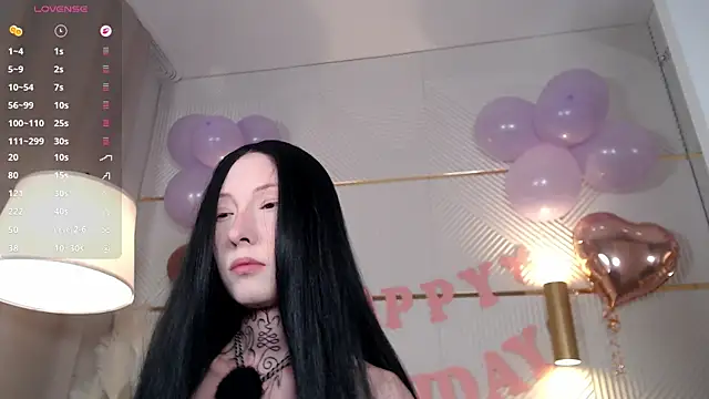 Snapshot of roxy_morrison_x chatting on July 6, 3:47 am roxy morrison x online show from July 6, 3:47 am