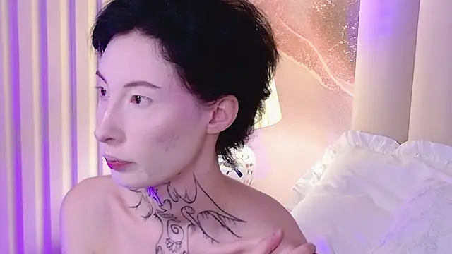 Snapshot of roxy_morrison_x chatting on July 18, 3:33 am roxy morrison x online show from July 18, 3:33 am